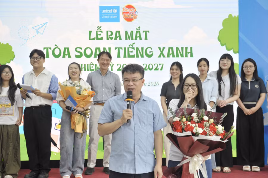 Nhà văn, nhà báo Nguyễn Phan Khuê dặn dò và giao nhiệm vụ cho Ban Biên tập Tòa soạn Tiếng Xanh nhiệm kỳ 2026–2027. Nhà văn, nhà báo Nguyễn Phan Khuê dặn dò và giao nhiệm vụ cho Ban Biên tập Tòa soạn Tiếng Xanh nhiệm kỳ 2026–2027.