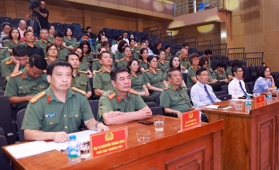 Trung tướng Đỗ Triệu Phong và các đại biểu dự buổi lễ chiều 26/5.