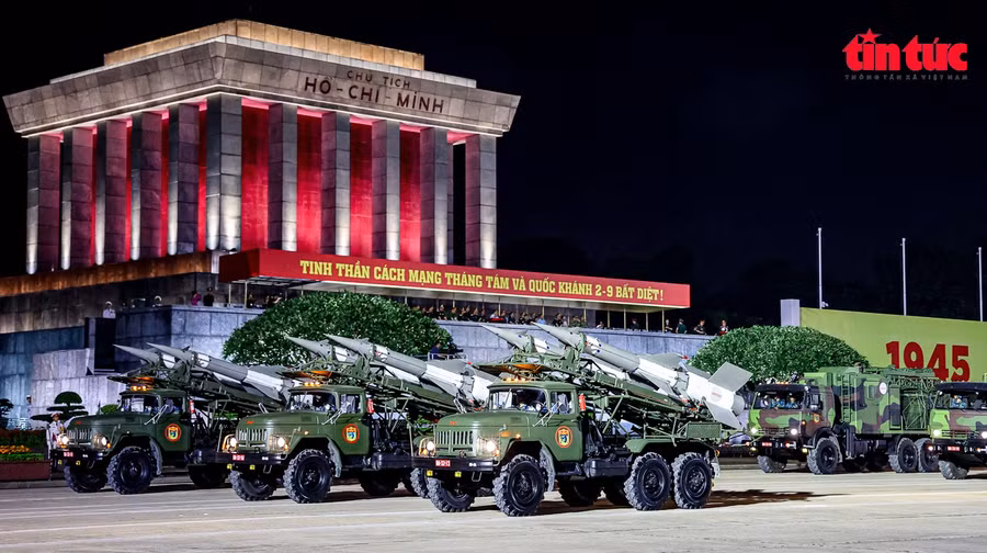 Sau 40 năm kể từ năm 1985, mới có khối xe pháo, vũ khí, khí tài quy mô lớn tham gia diễu binh trên Quảng trường Ba Đình.