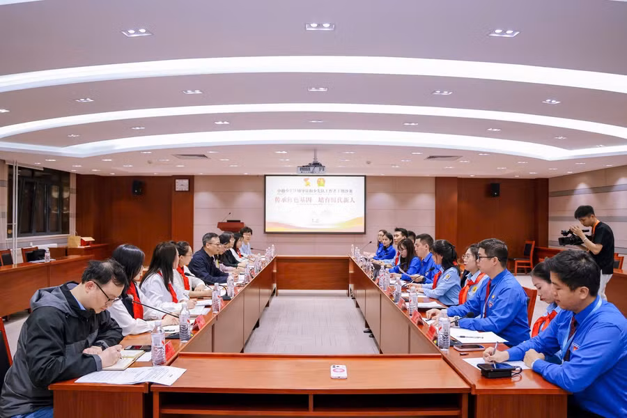 thay-dinh-cong-thanh-tham-gia-toa-dam-chuyen-de.jpg