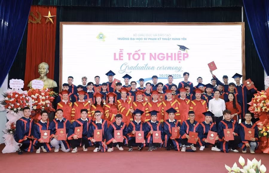 Gần 2.000 sinh viên Trường Đại học Sư phạm Kỹ thuật Hưng Yên nhận bằng tốt nghiệp