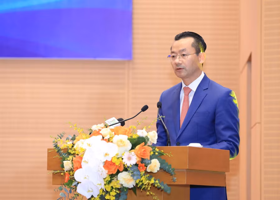 Phó Giám đốc Sở Văn hóa, Thể thao và Du lịch Hà Nội Phạm Xuân Tài báo cáo thành tích của Đoàn Thể thao Hà Nội tại ASIAD 20. Ảnh: Viết Thành