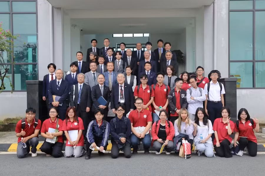 Yến Trang tham gia đón tiếp đoàn công tác tỉnh Gunma.