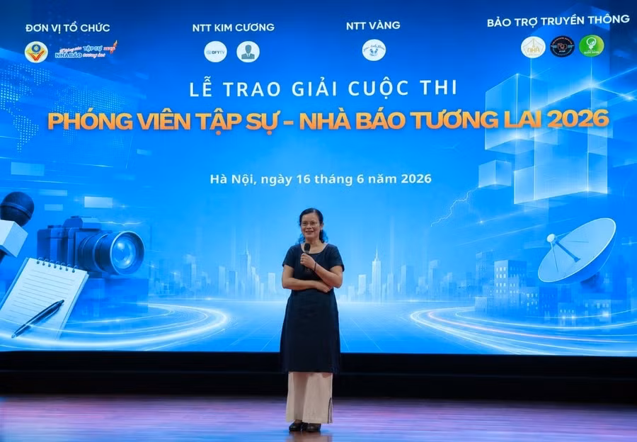 TS. Đỗ Thị Thu Thủy, Trưởng khoa Viết văn - Báo chí phát biểu tại buổi lễ.
