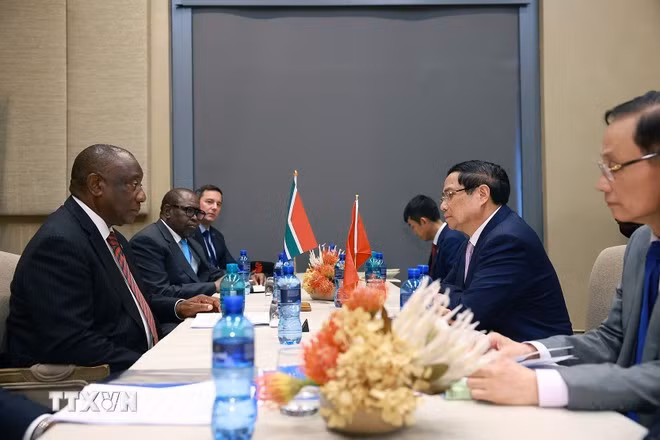 Thủ tướng Phạm Minh Chính hội kiến Tổng thống Cộng hòa Nam Phi, Chủ tịch G20 năm 2025, Matamela Cyril Ramaphosa. (Ảnh: Dương Giang/TTXVN)