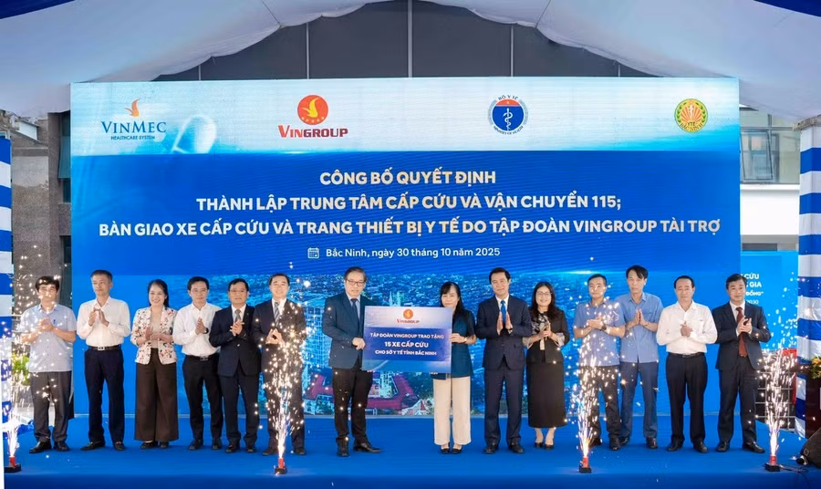 Công bố Quyết định thành lập Trung tâm Cấp cứu và Vận chuyển 115.