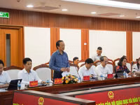 Thứ trưởng Thường trực Bộ GD&ĐT Phạm Ngọc Thưởng làm việc với UBND tỉnh Khánh Hòa. (ảnh: Hà Trang)