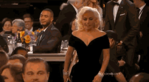 Dân mạng phát sốt với khoảnh khắc Leonardo giật mình vì Lady Gaga