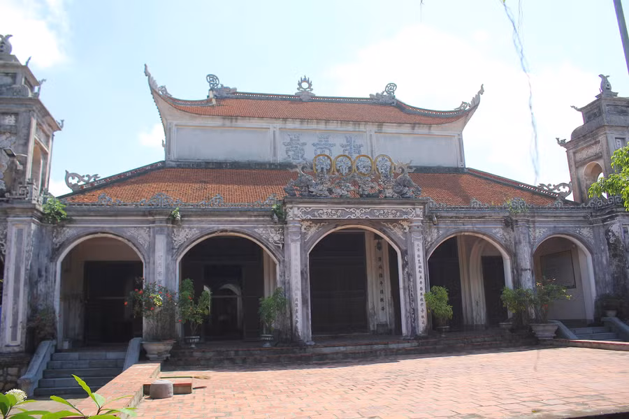 chiem-nguong-ngoi-den-co-doc-dao-o-thai-binh-3-378.jpg