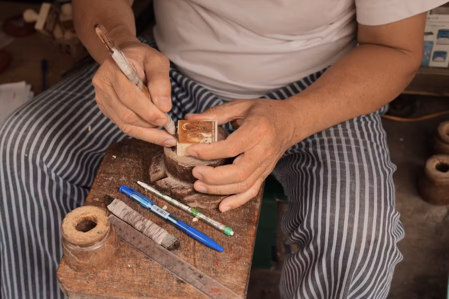 giu-nghe-khac-con-dau-thu-cong-2-5565.jpeg