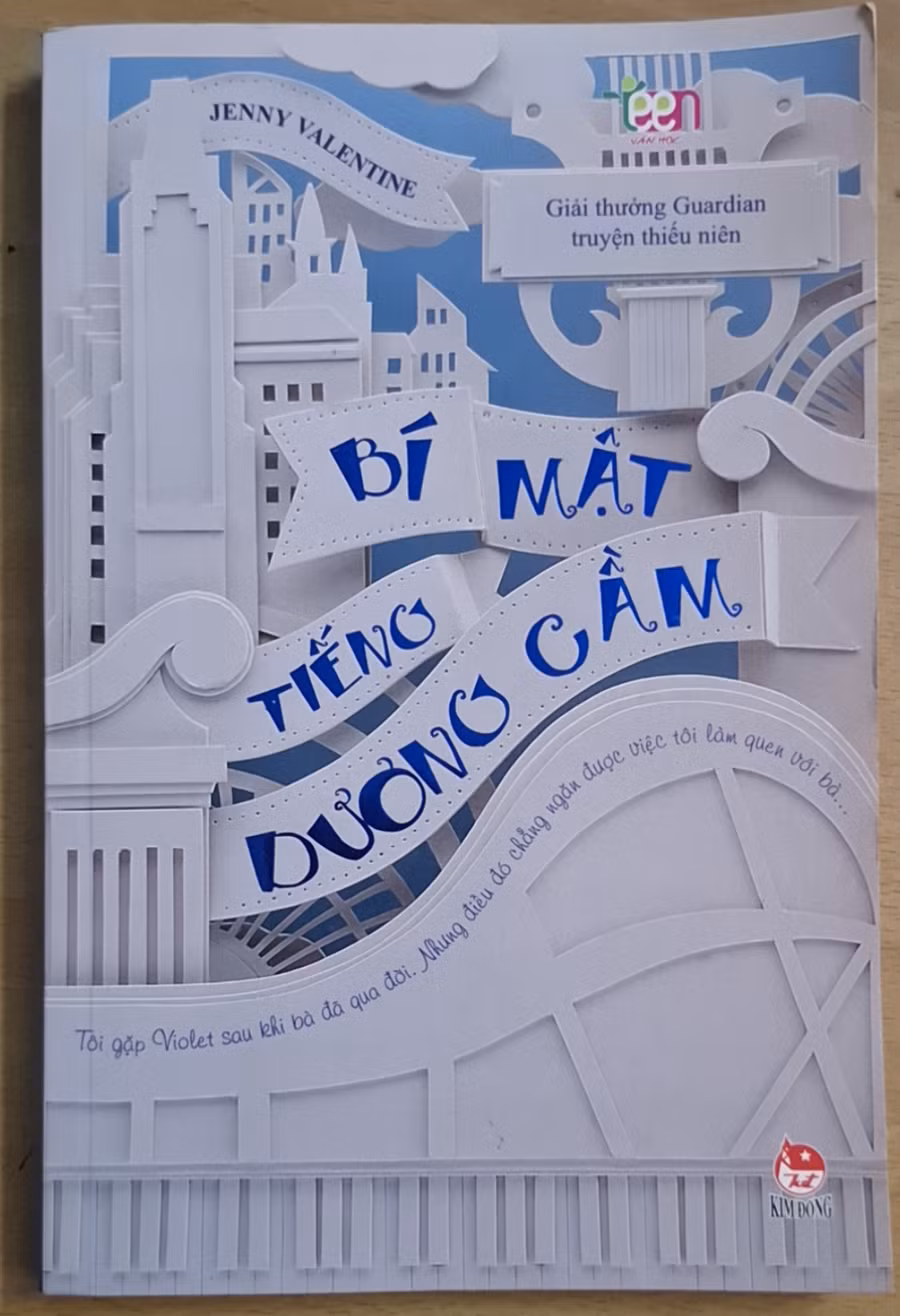 tu trang sach su that hoan hao.jpg