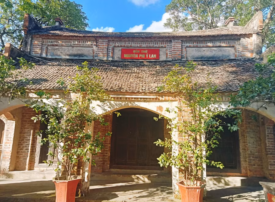 chuyen-ba-tam-xay-chua-va-chua-ba-tam-3.jpg