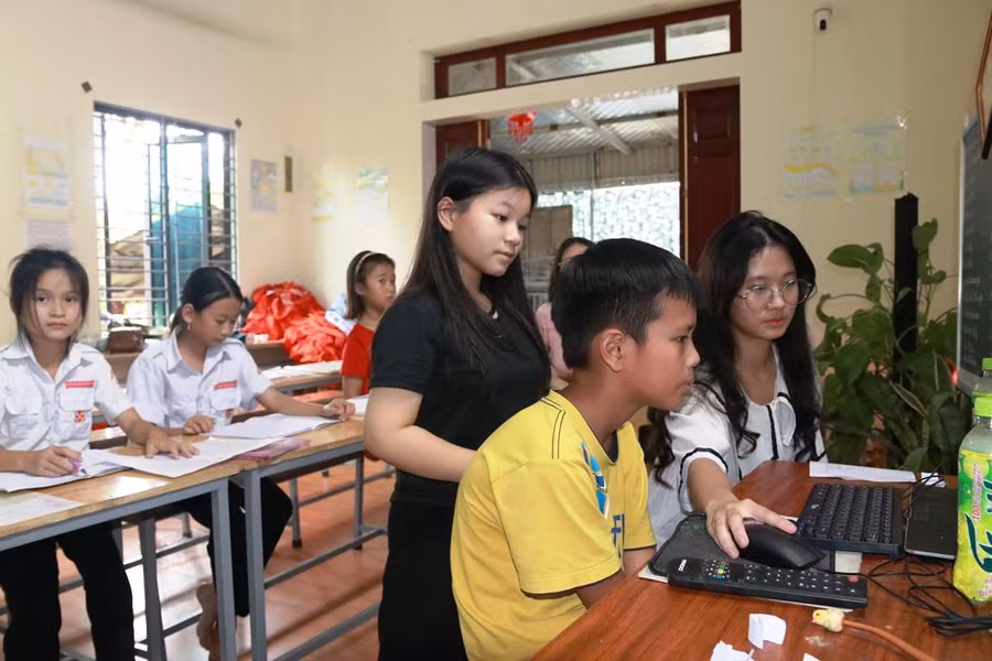 nguoi thay dac biet va lop hoc tieng anh mien phi (3).JPG