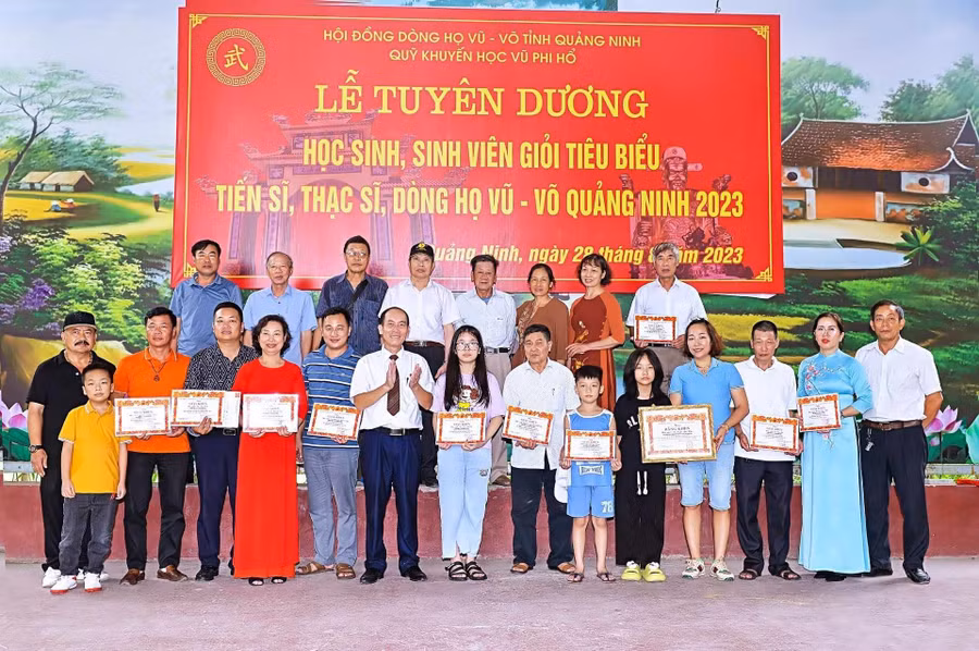 vu-phi-ho-vi-tien-si-dau-tien-cua-vung-dong-bac-bo-6-4570.jpg