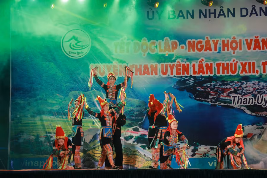 tet doc lap o lai chau hoi tu sac mau van hoa (3).jpg