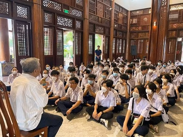 phan ngoc hien nha giao nguoi anh hung vung dat mui (7).jpg