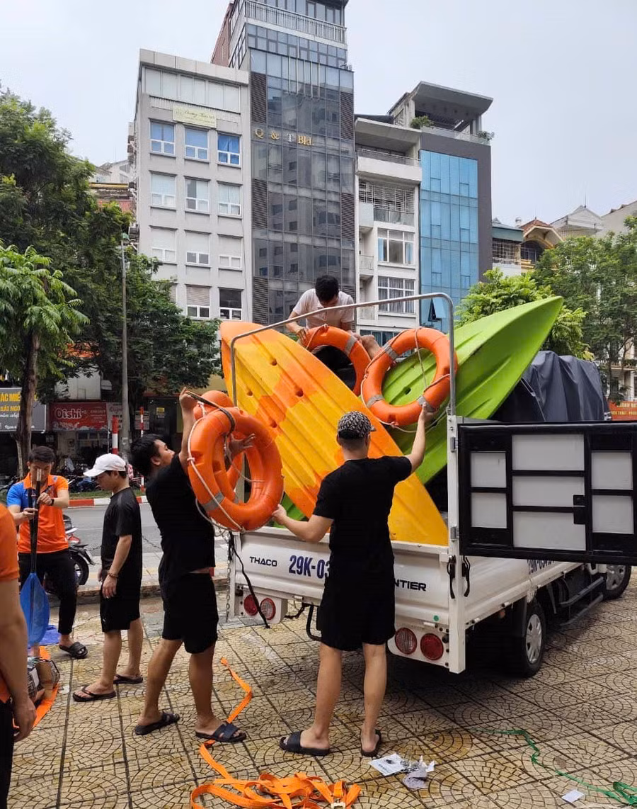 nghe si tiep suc dong bao vung bao lu (1).jpg