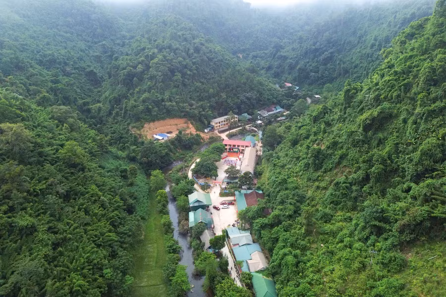 vuot-nui-bang-rung-mang-tri-thuc-den-hoc-tro-2.jpg