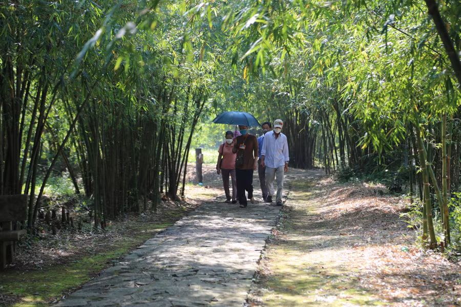 nhung nguoi con sinh ra trong long dia dao (6).JPG