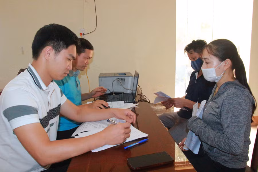 nam-dinh-va-chuyen-go-the-vang-iuu-2.jpg