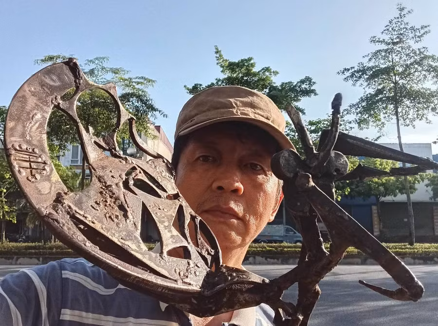 Kiến trúc sư Dương Nguyễn Hiệp tạo ra các tác phẩm nghệ thuật từ sắt vụn.
