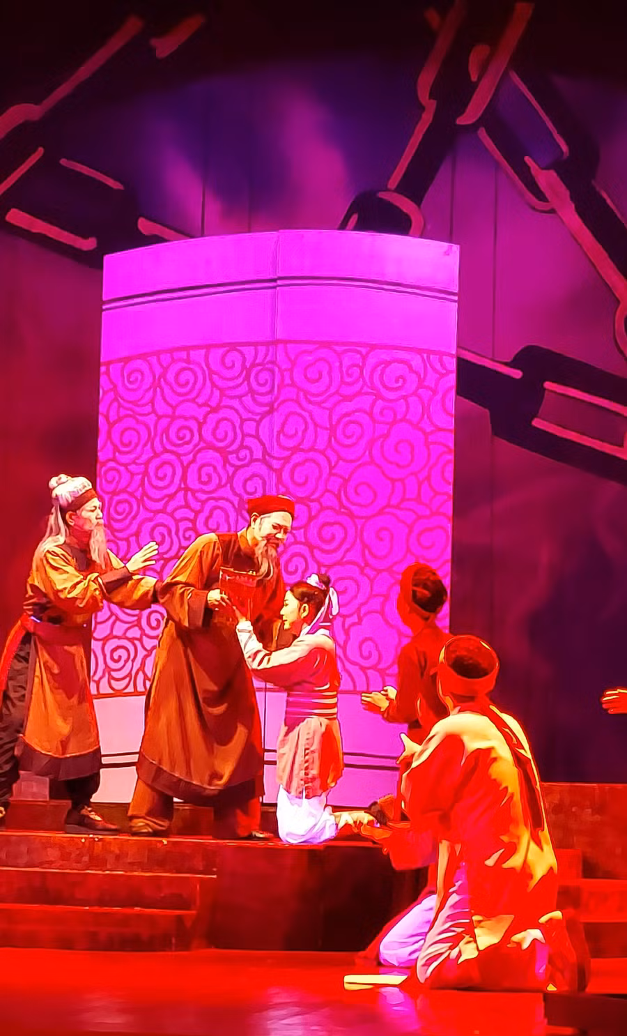 bac si san khau di dau (4).jpg