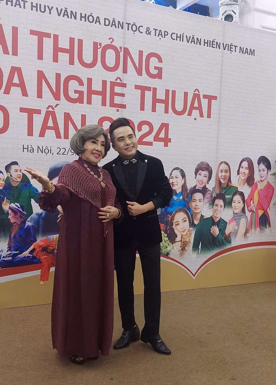 nsnd-le-thuy-hat-de-tra-on-cuoc-doi-4-5818.jpg