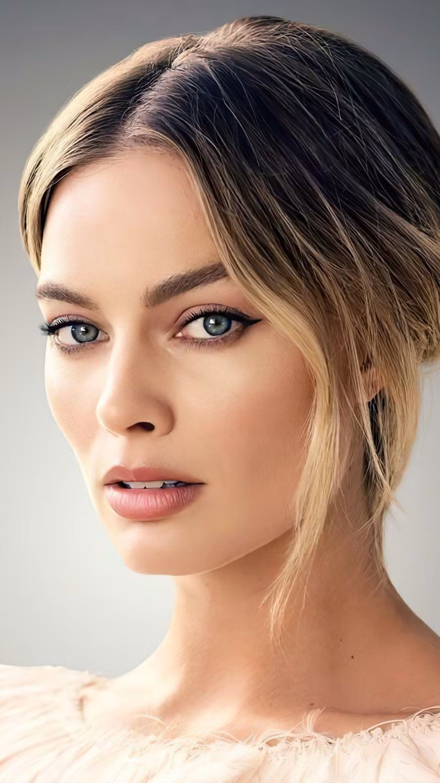 margot-robbie-bieu-tuong-goi-cam-cua-hollywood.jpg