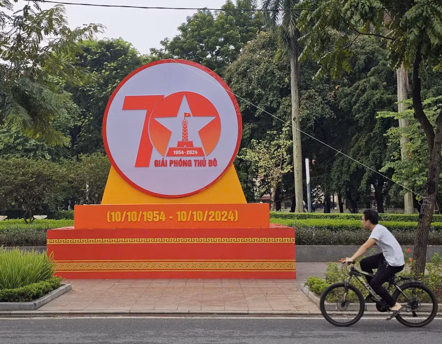 ky-niem-70-nam-ngay-giai-phong-thu-do-ha-noi-ruc-ro-sac-mau-9-6412.jpg