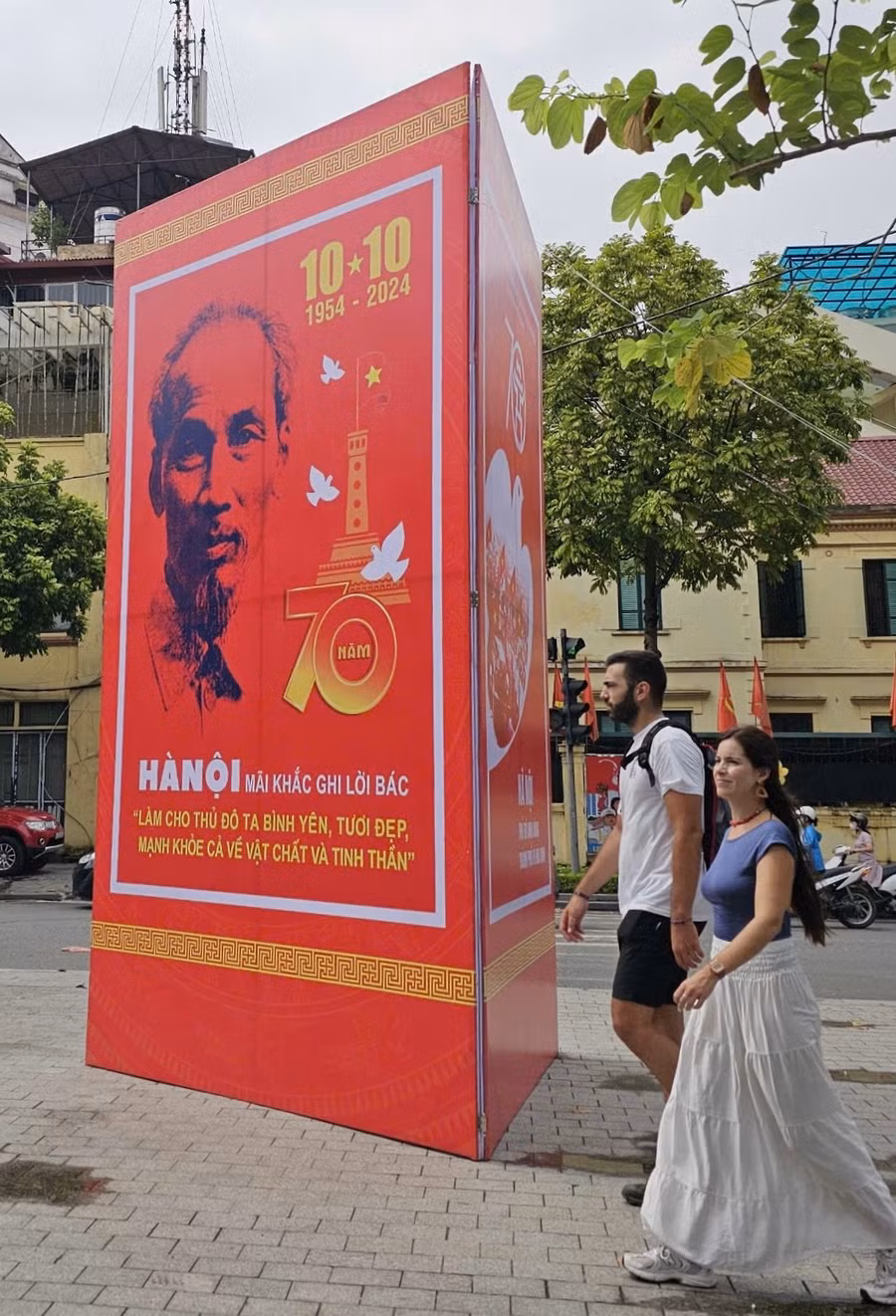 ky-niem-70-nam-ngay-giai-phong-thu-do-ha-noi-ruc-ro-sac-mau-7-2059.jpg