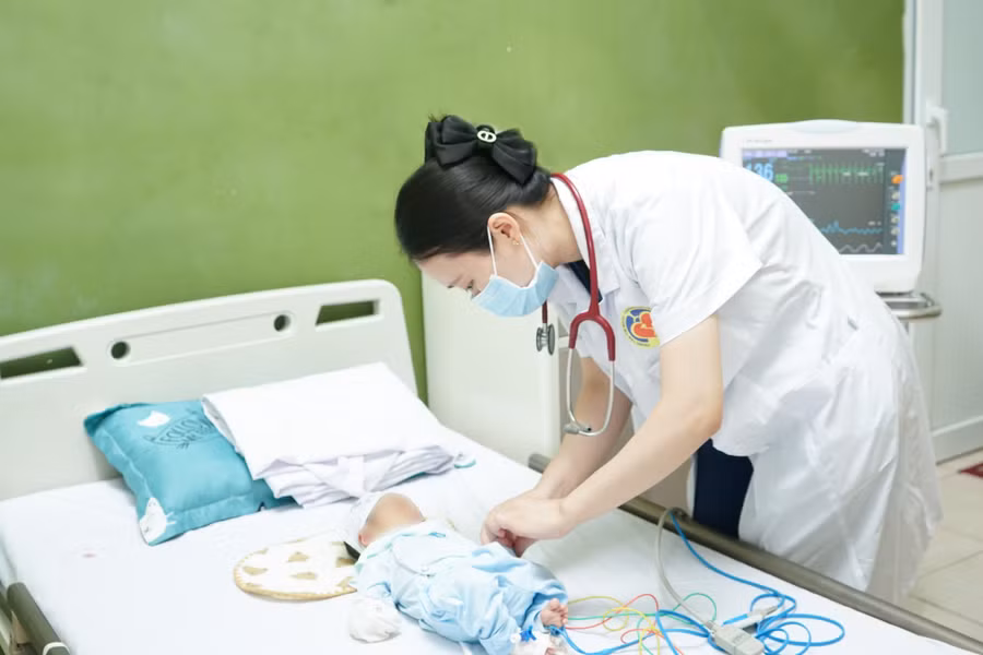Sau can thiệp, sức khoẻ trẻ ổn định. Ảnh: BVCC