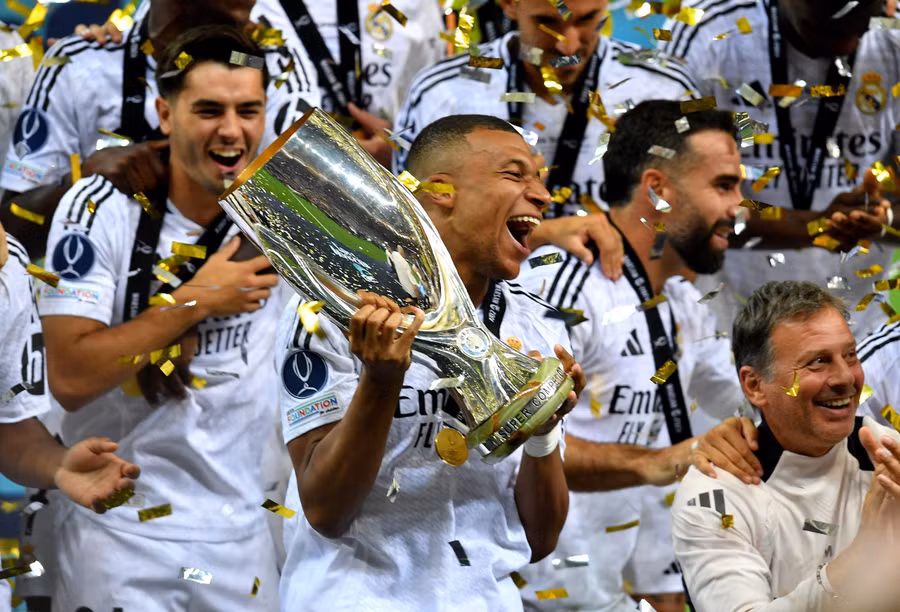Kylian Mbappe khong chi co hoa hong 1.jpg