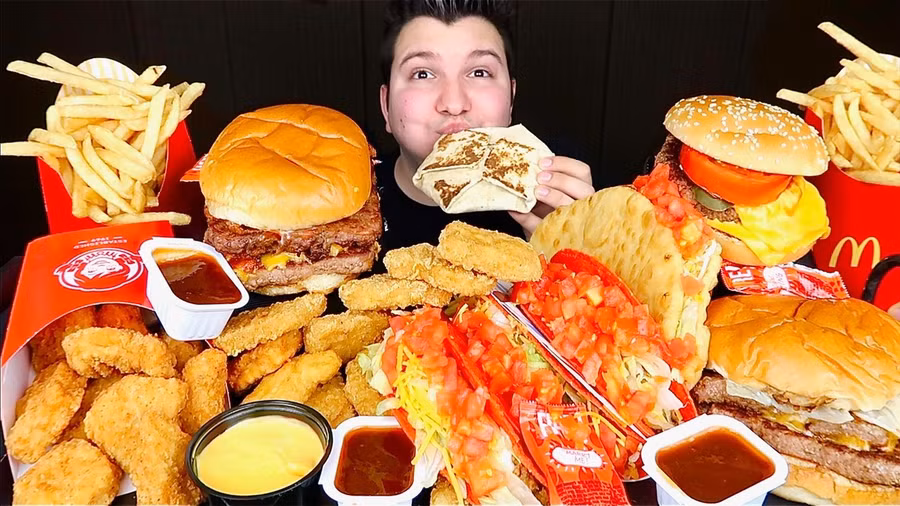 lam-gi-khi-tre-xem-nhieu-mukbang1.jpg