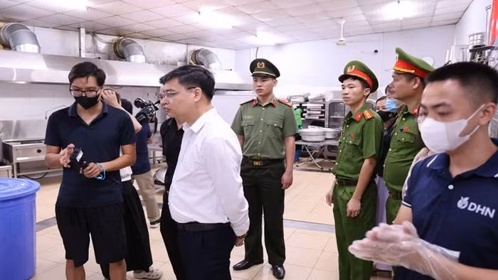 Liên ngành kiểm tra nguồn gốc thực phẩm tại trường học.