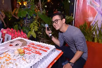 Sinh nhật, Hoài Lâm bên cha nuôi Hoài Linh và cha mẹ ruột ảnh 12