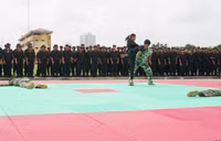 Những màn võ thuật danh hư bất truyền của cảnh sát Việt Nam ảnh 9