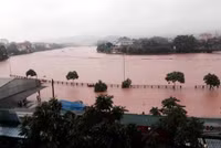 Lạng Sơn: Sông Kỳ Cùng dâng cao, 3 người thiệt mạng ảnh 1 Nước lũ dâng cao ngập thành phố Lạng Sơn, 3 người bị cuốn trôi