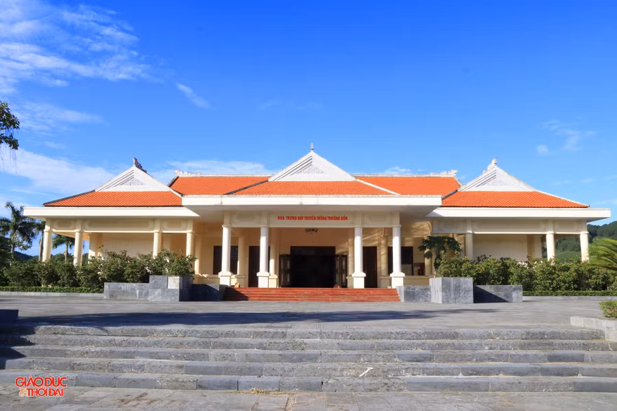 Truong-bon-Anh3.jpg