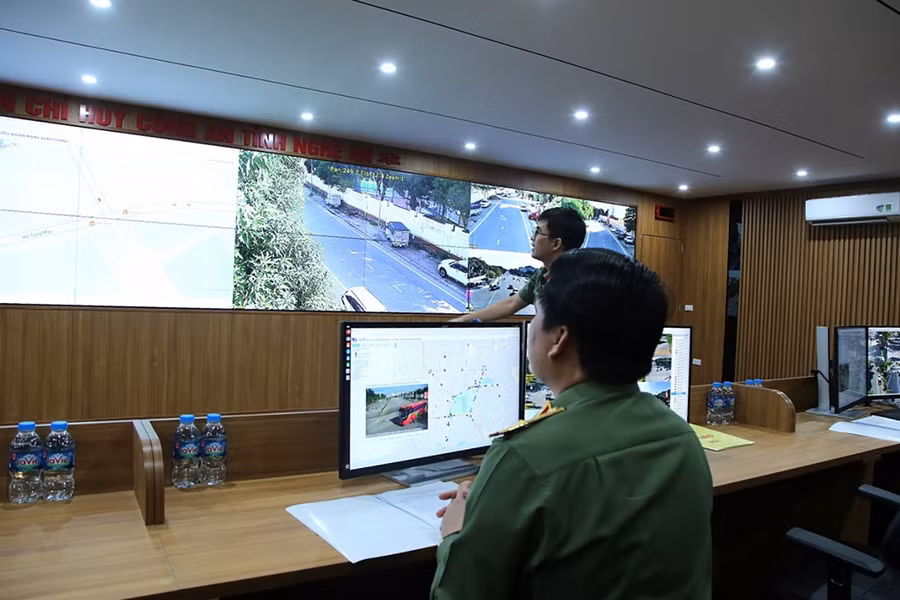 Hệ thống giám sát camera đặt tại Trung tâm chỉ huy Công an tỉnh Nghệ An. (Ảnh: CANA)