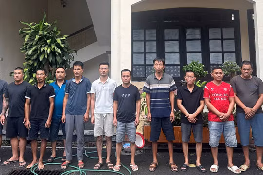Các bị can tại Cơ quan Công an. Ảnh: Công an tỉnh Hưng Yên