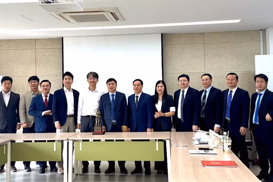 Đoàn công tác của tỉnh Hưng Yên thăm, làm việc với Trung tâm Việt Nam, Trung tâm Đông Nam Á, Đại học Quốc gia Seoul, Hàn Quốc.