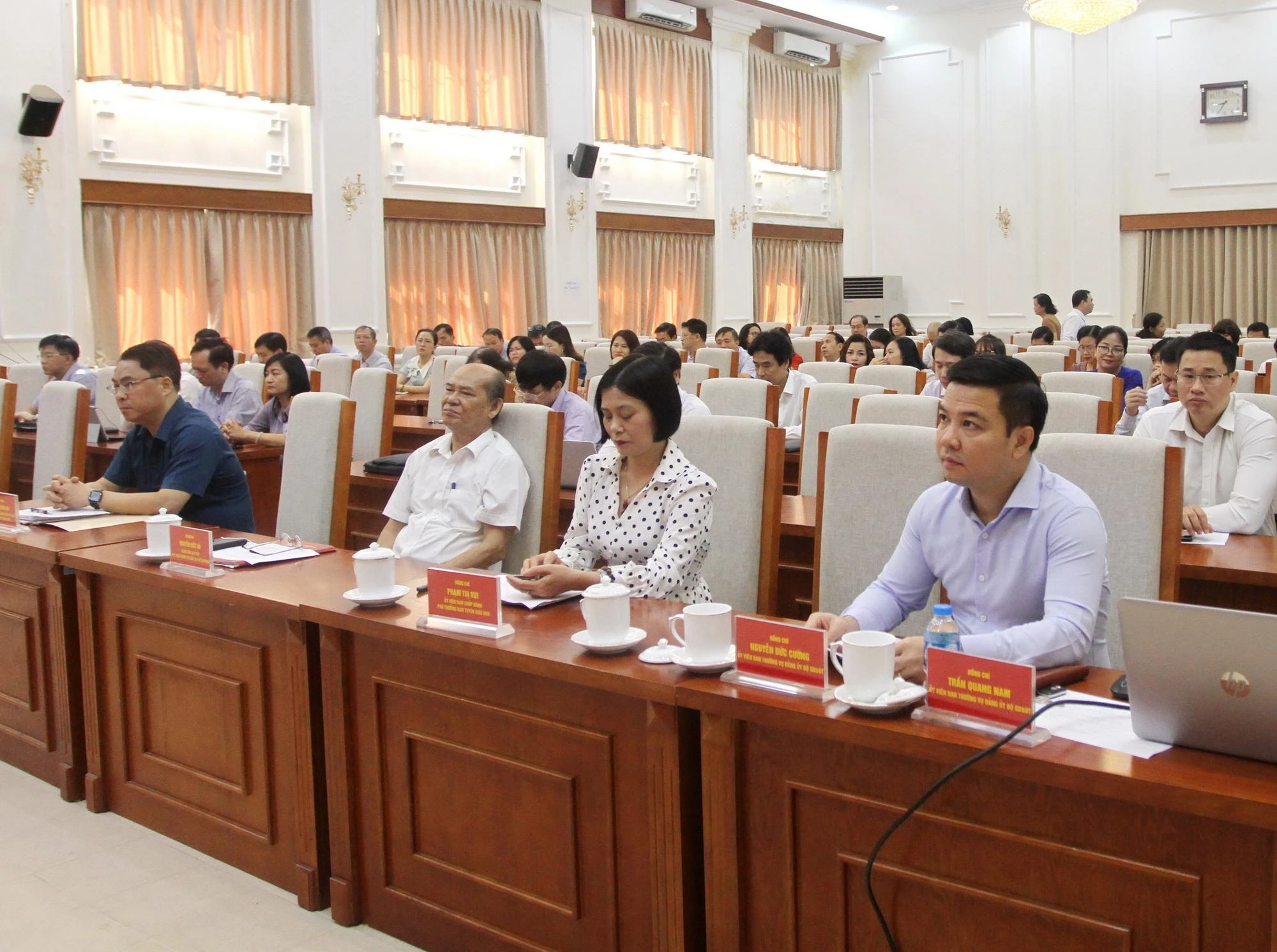 Các đại biểu dự hội nghị chuyên đề.