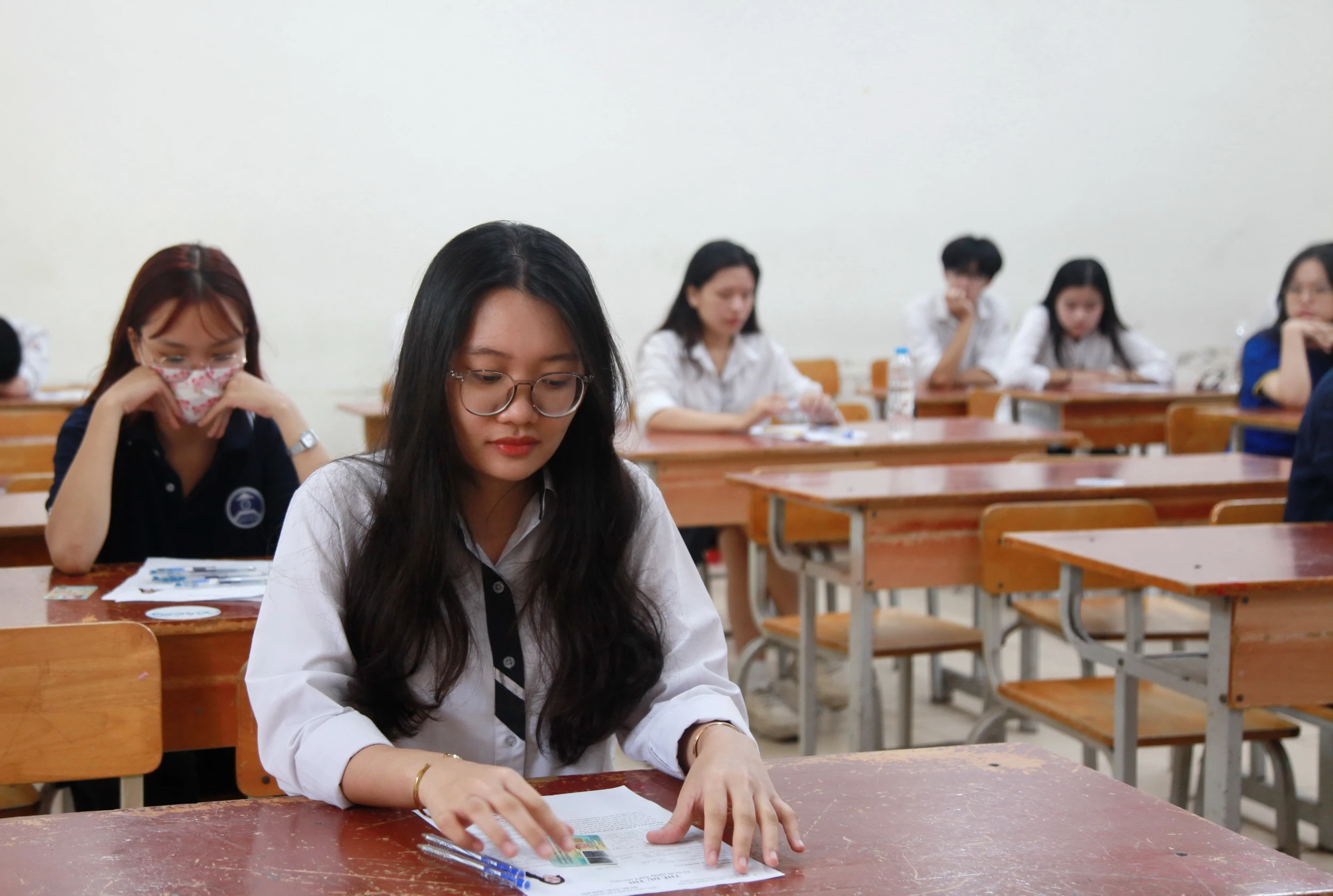 Thí sinh trước giờ làm bài thi. Thí sinh trước giờ làm bài thi.