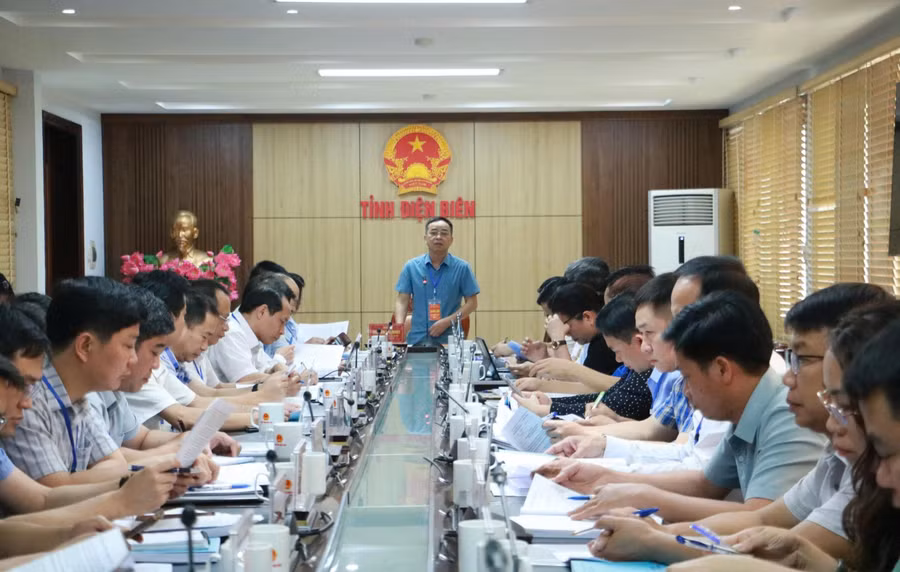 Quang cảnh cuộc họp.