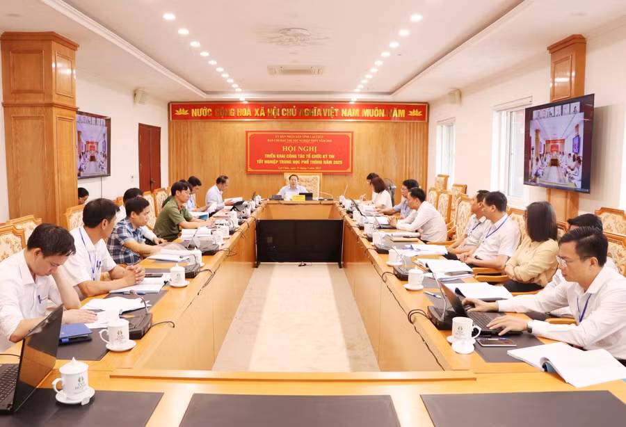 Hội nghị triển khai công tác tổ chức Kỳ thi tốt nghiệp THPT năm 2025 tỉnh Lai Châu được tổ chức trực tiếp và trực tuyến.