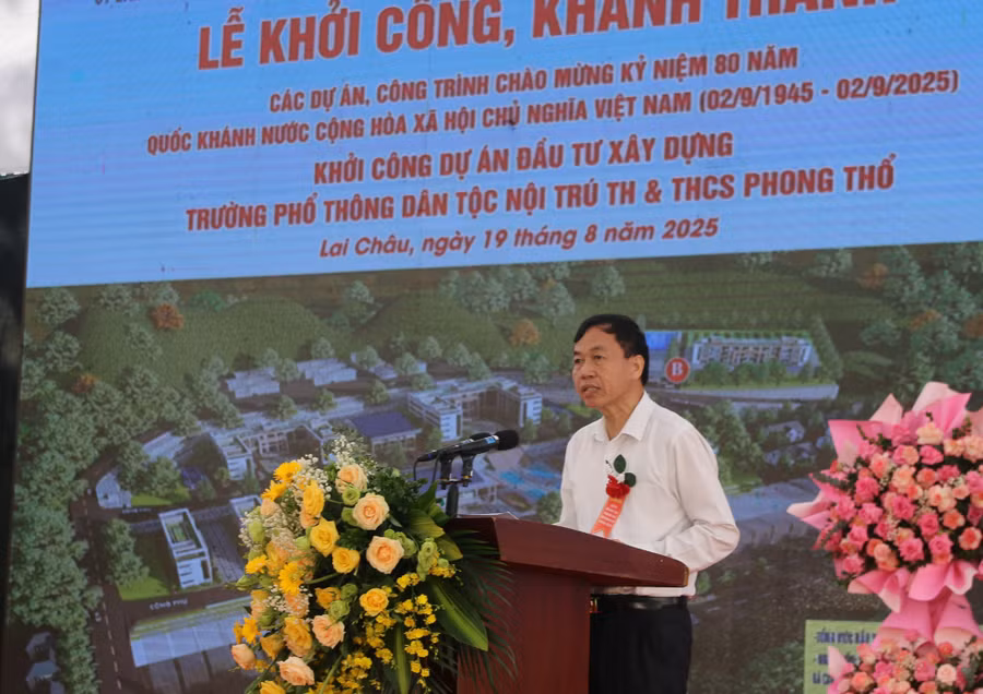 Ông Lê Văn Lương, Chủ tịch UBND tỉnh Lai Châu phát biểu tại Lễ khởi công.