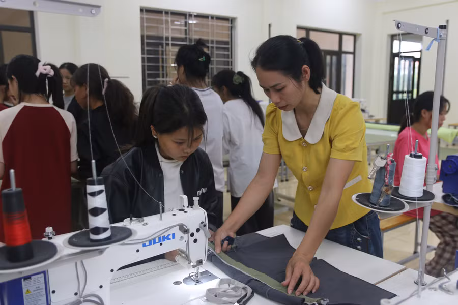 Lớp học may của Trường Cao đẳng Lai Châu.