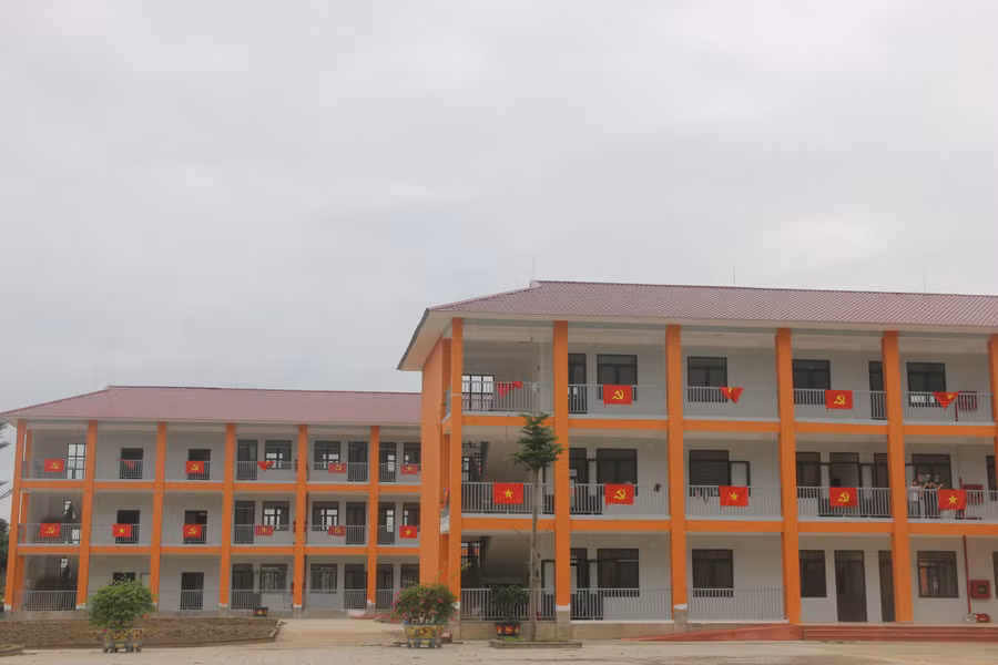 Trường PTNT Tiểu học và THCS Sam Mứn.