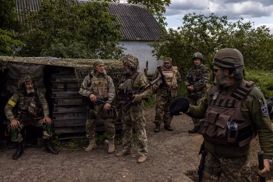 Quân đội Ukraine đang tiến hành một số cuộc phản công cục bộ tại chiến trường Bakhmut. Quân đội Ukraine đang tiến hành một số cuộc phản công cục bộ tại chiến trường Bakhmut.