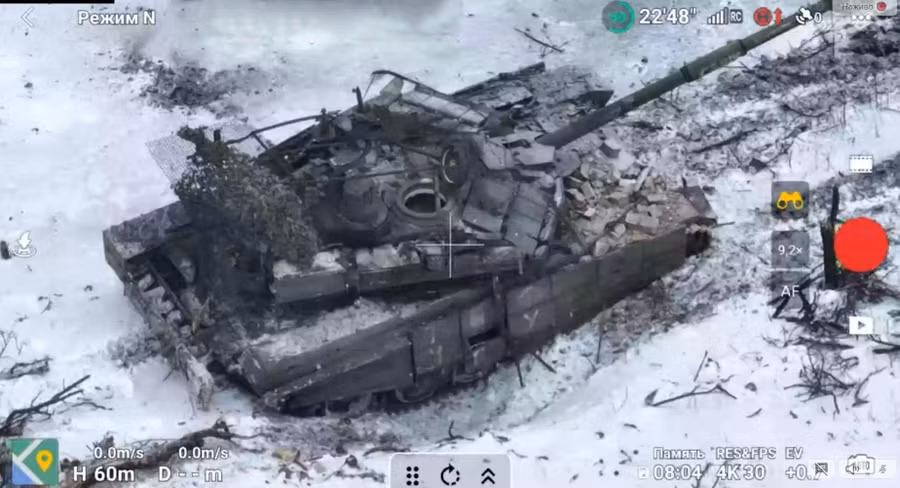 Xe chiến đấu bộ binh M2 Bradley bắn hỏng xe tăng T-90M Proryv
